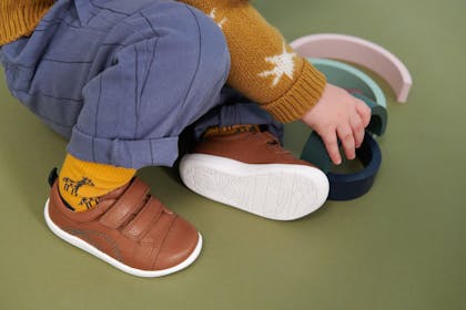 7 steps to finding the perfect shoes for your child s feet Netmums